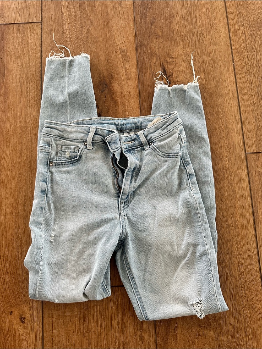 H&M Light Blue Curvy Jegging, Ultra High Waist with Frayed Ankles